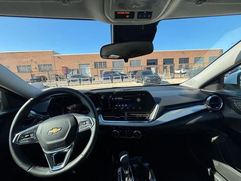 Used 2025 Chevrolet Trax LT w/ LT Convenience Package image 32