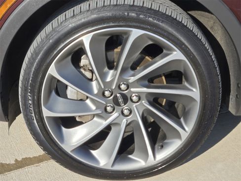 Used 2022 Lincoln Nautilus Reserve w/ Equipment Group 201A image 9