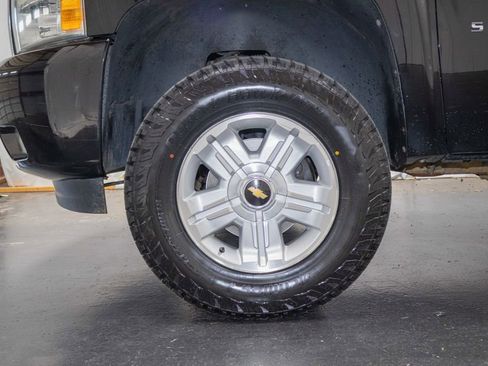 Used 2010 Chevrolet Silverado 1500 LTZ w/ Z71 Appearance Package AWD/4WD image 7