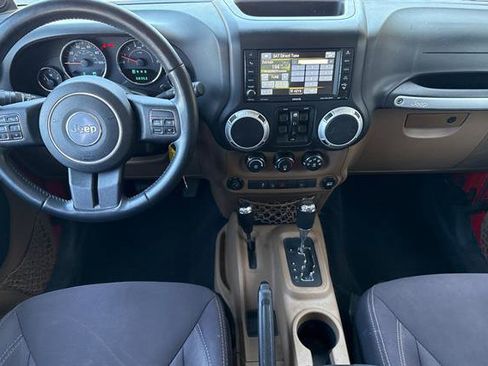 Used 2014 Jeep Wrangler Unlimited Rubicon w/ Connectivity Group AWD/4WD image 13