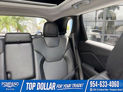 Used 2023 Jeep Cherokee Altitude Lux w/ Lux Elite Package AWD/4WD image 18