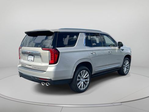 Used 2022 GMC Yukon Denali w/ Denali Ultimate Package AWD/4WD image 3
