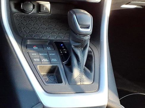 Used 2021 Toyota RAV4 XLE Premium image 29