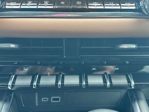 Used 2024 GMC Canyon AT4 w/ Technology Package image 21