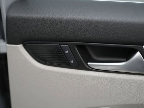 Used 2012 Volkswagen Passat 2.5 SE image 32