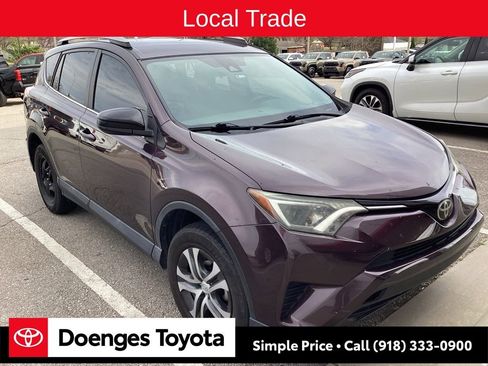 Used 2017 Toyota RAV4 LE image 1