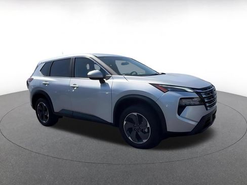 Used 2025 Nissan Rogue SV FWD image 2