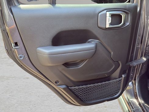 Used 2024 Jeep Wrangler Unlimited Rubicon AWD/4WD image 14