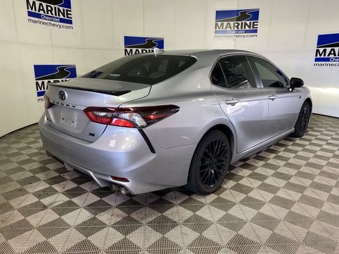 Used 2024 Toyota Camry SE w/ Cold Weather Package FWD image 16