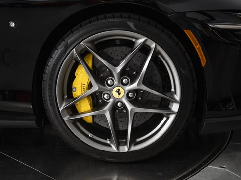 Used 2026 Ferrari Roma Spider RWD image 18