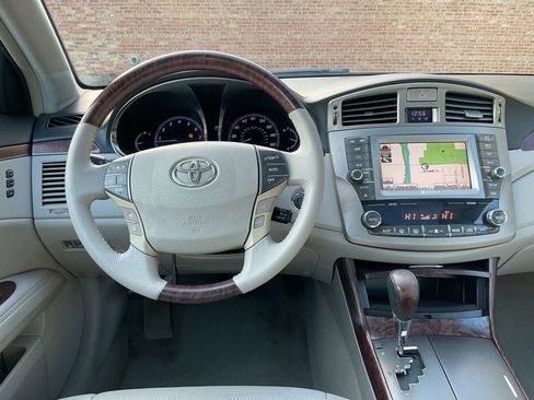 Used 2012 Toyota Avalon Limited image 9