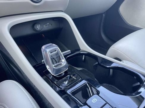 Certified 2023 Volvo XC40 B5 Ultimate w/ Protection Package Premier AWD/4WD image 30