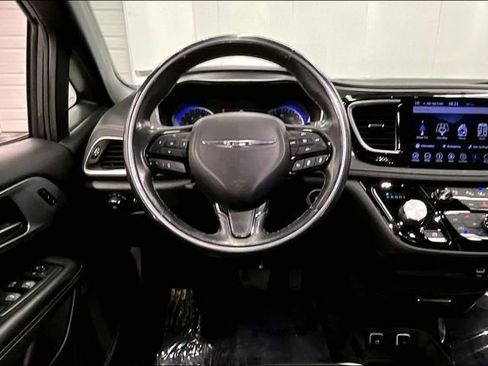 Used 2018 Chrysler Pacifica Limited w/ Advanced Safetytec Group FWD image 6