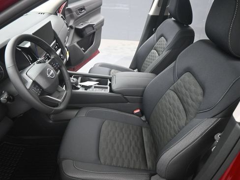 New 2026 Nissan Pathfinder SV w/ SV Premium Package FWD image 9