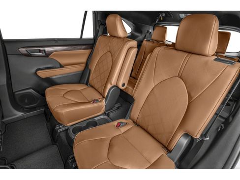 Used 2023 Toyota Highlander XLE FWD image 11