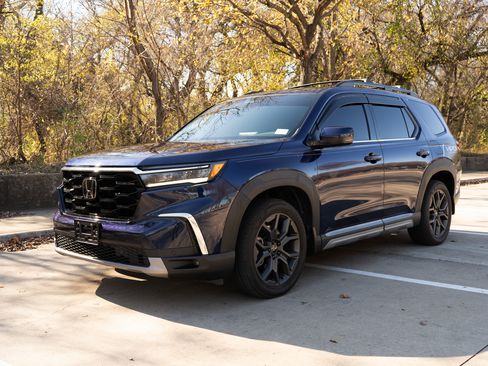 Certified 2024 Honda Pilot Touring image 5