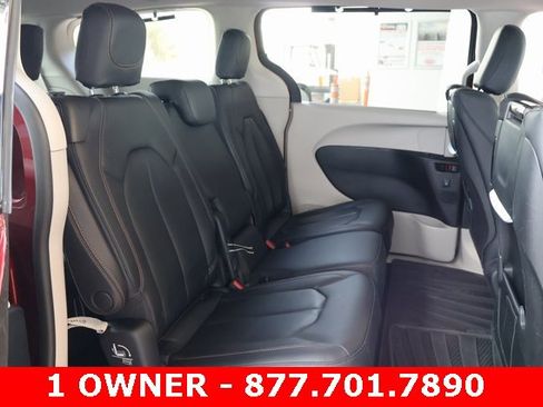 Used 2020 Chrysler Pacifica Touring-L Plus image 21