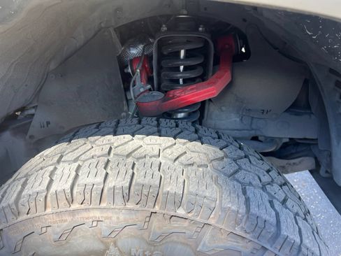 Used 2018 Toyota Tacoma TRD Sport w/ TRD Premium Sport Package RWD image 6