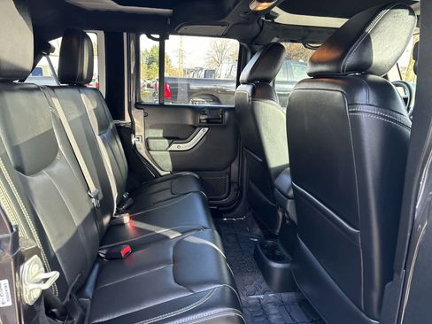 Used 2017 Jeep Wrangler Unlimited Rubicon image 6