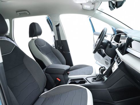 New 2026 Volkswagen Taos SE FWD image 34