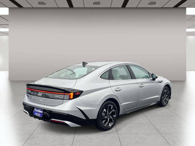 Used 2024 Hyundai Sonata SEL FWD image 3