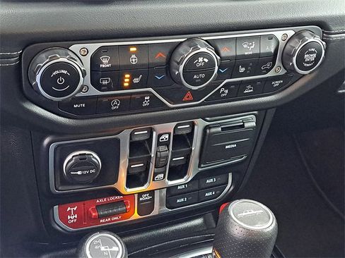 Used 2025 Jeep Gladiator Mojave w/ Safety Group image 17