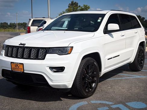 Used 2020 Jeep Grand Cherokee Altitude AWD/4WD image 5
