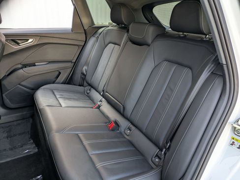 Used 2025 Audi Q4 e-tron Premium w/ Convenience Package AWD/4WD image 31
