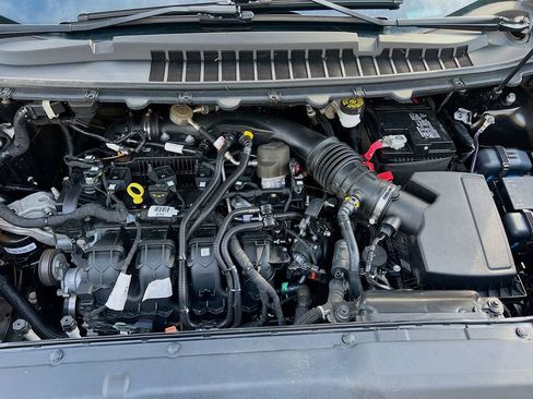 Used 2021 Ford Edge SE image 26