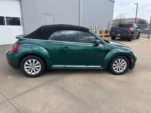 Used 2017 Volkswagen Beetle 1.8T Classic image 8