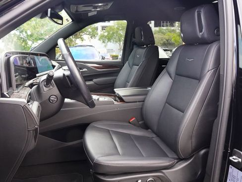 Used 2024 Cadillac Escalade ESV Luxury image 14