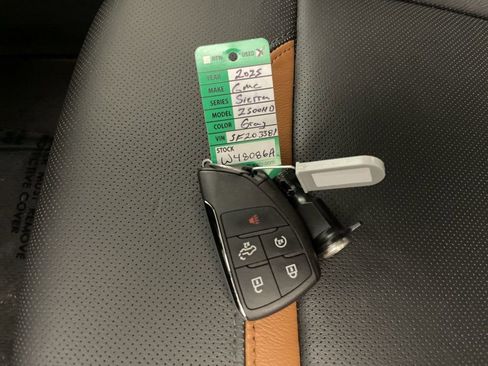 Used 2025 GMC Sierra 2500 AT4 w/ AT4 Premium Plus Package image 32