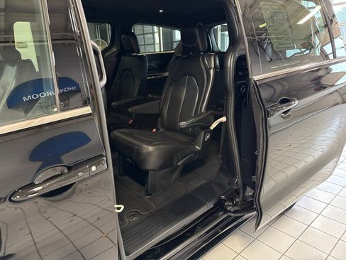 Used 2026 Chrysler Pacifica Select FWD image 23