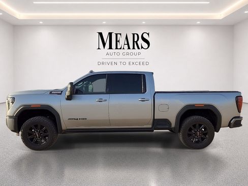Used 2024 GMC Sierra 2500 AT4 w/ AT4 Premium Plus Package AWD/4WD image 2