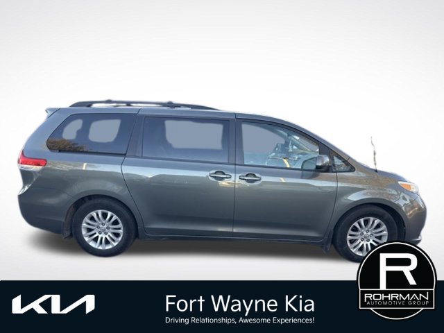 Used 2012 Toyota Sienna XLE w/ Entertainment Pkg FWD image 6