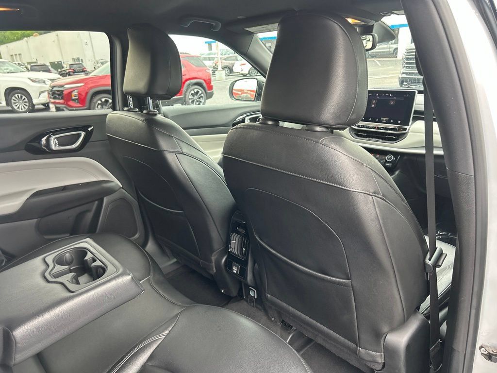 Used 2025 Jeep Compass Limited AWD/4WD image 39