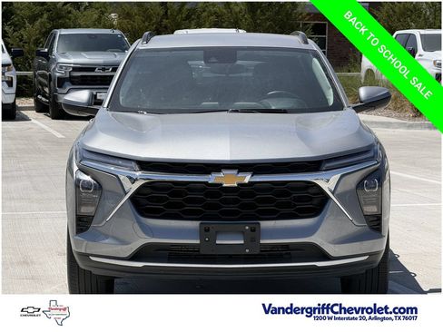 Used 2025 Chevrolet Trax LT w/ LT Convenience Package FWD image 7