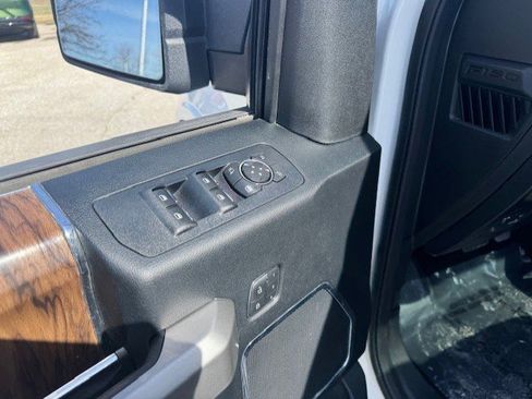 Used 2020 Ford F150 Lariat image 12