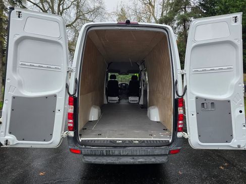 Used 2012 Mercedes-Benz Sprinter 2500 w/ Premium Pkg image 13