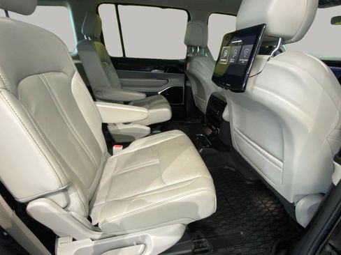 Used 2022 Jeep Wagoneer Series III w/ Premium Group I image 15