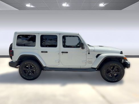 Used 2019 Jeep Wrangler Unlimited Sahara AWD/4WD image 8