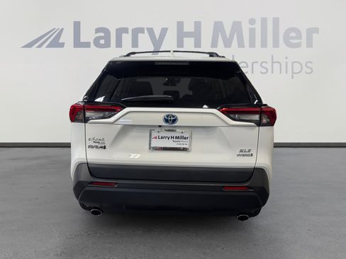 Certified 2021 Toyota RAV4 XLE w/ Convenience Package AWD/4WD image 4