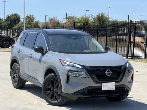 Used 2023 Nissan Rogue SV w/ SV Premium B Package FWD image 2