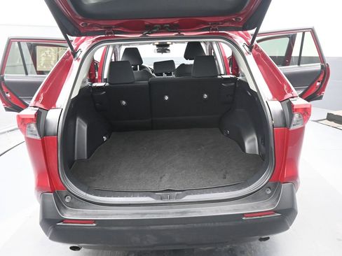 Used 2020 Toyota RAV4 LE image 12