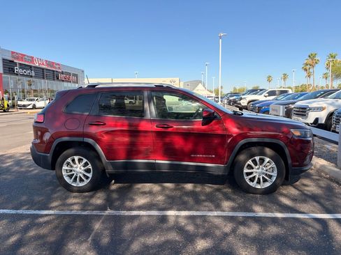 Used 2020 Jeep Cherokee Latitude w/ Cold Weather Group AWD/4WD image 5