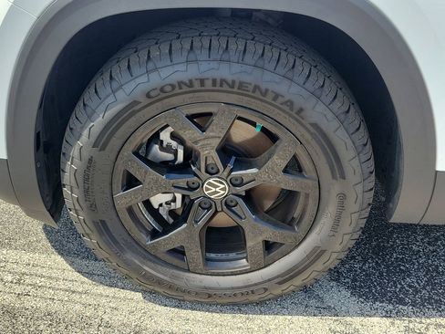 Used 2024 Volkswagen Atlas Peak Edition SE AWD/4WD image 13