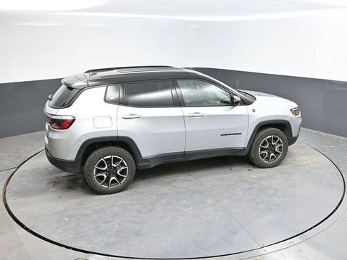 Used 2025 Jeep Compass Trailhawk AWD/4WD image 36