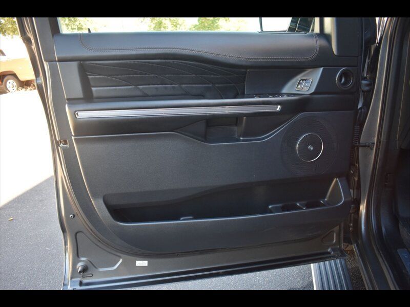 Used 2020 Ford Expedition Max Platinum AWD/4WD image 17