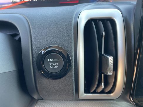 New 2025 Ford Expedition Active image 13