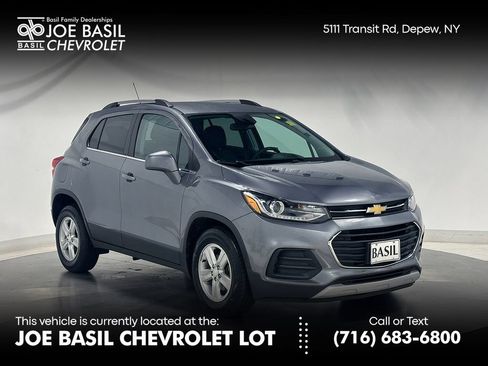 Used 2020 Chevrolet Trax LT FWD image 1